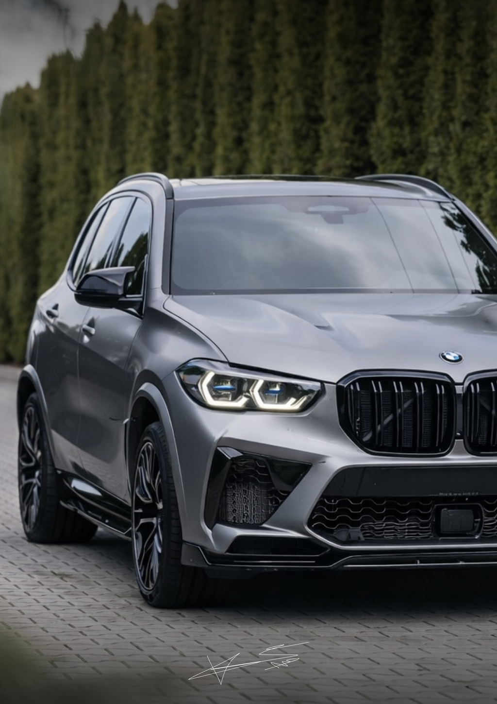 BMW X5 G08 PLAKĀTS, A3 IZMĒRA AR INTEGRĒTU BALTU LED APGAISMOJUMU